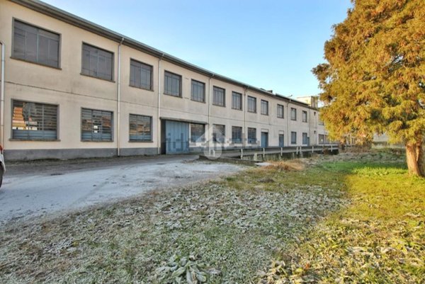 locale di sgombero in affitto a Crescentino