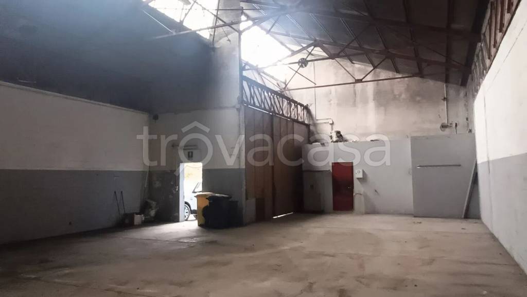 locale commerciale in affitto a Crescentino