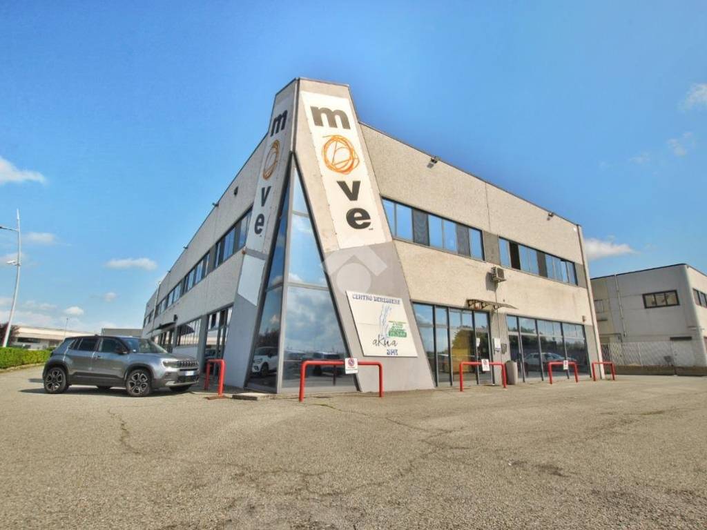 negozio in affitto a Crescentino