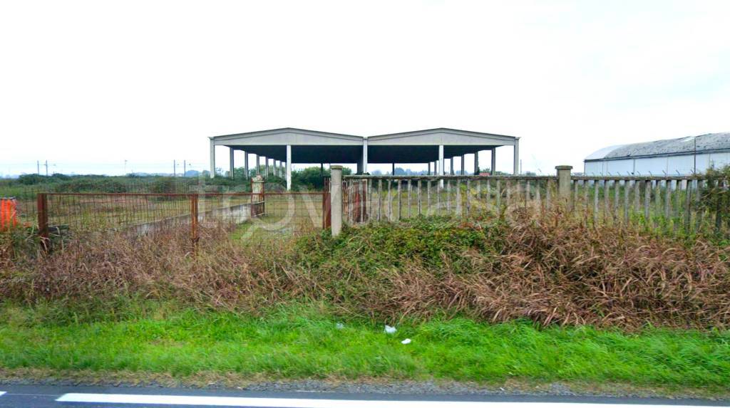 locale commerciale in affitto a Crescentino