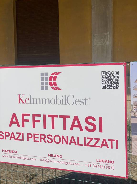 locale commerciale in affitto ad Agazzano