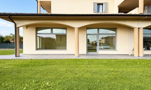 negozio in affitto a Cadeo