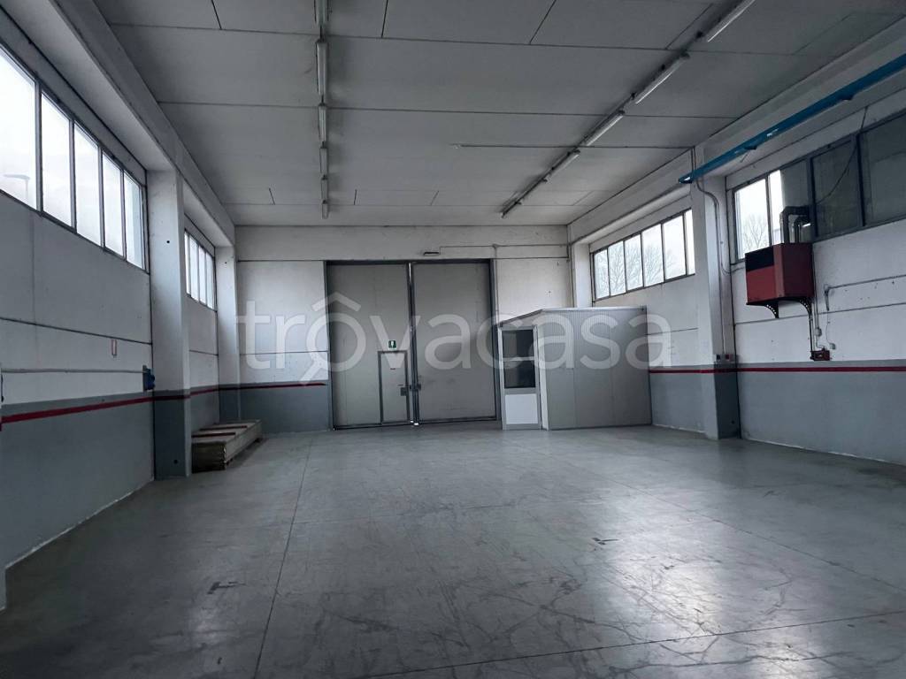 locale commerciale in affitto a Cadeo in zona Roveleto