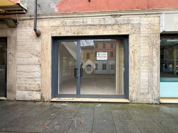 negozio in affitto a Caorso