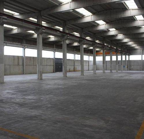 locale commerciale in affitto a Carpaneto Piacentino