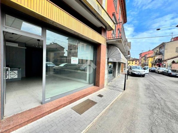 negozio in affitto a Carpaneto Piacentino