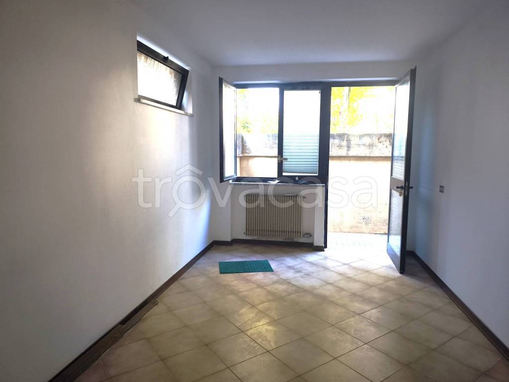 negozio in affitto a Carpaneto Piacentino