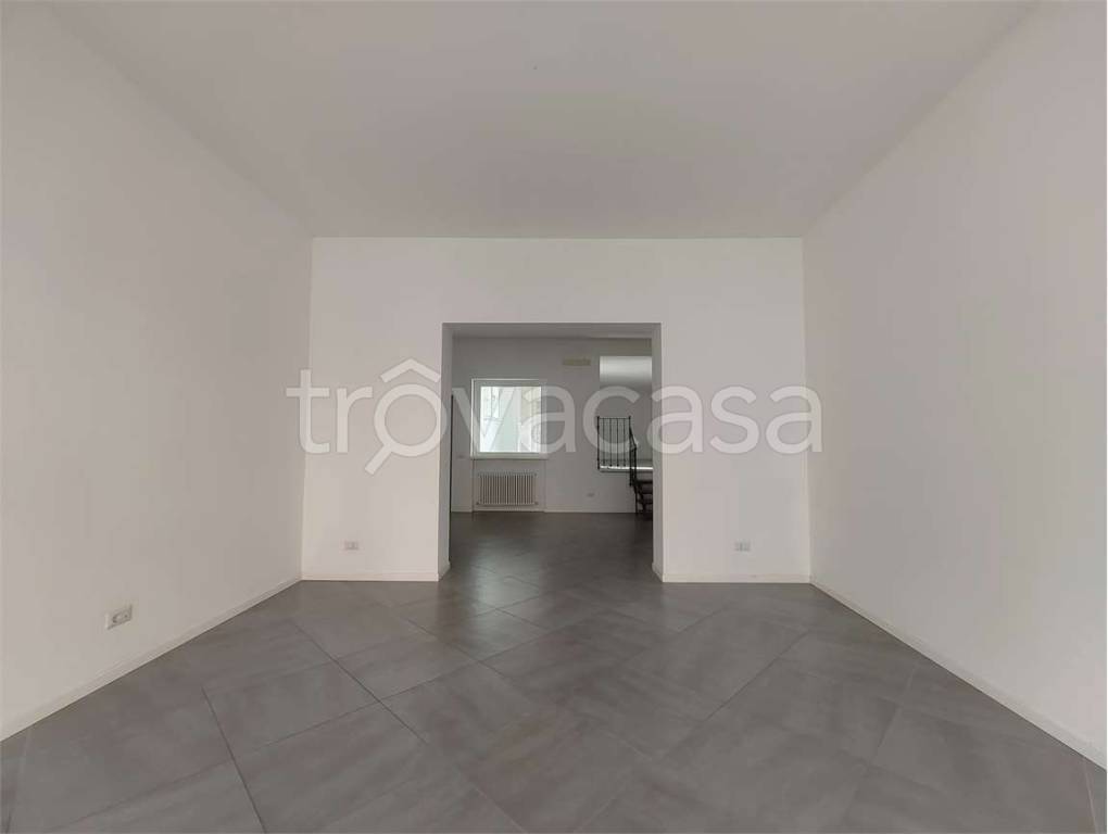 negozio in affitto a Carpaneto Piacentino