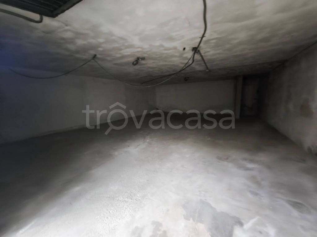 locale commerciale in affitto a Carpaneto Piacentino