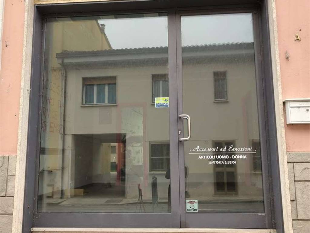 negozio in affitto a Carpaneto Piacentino