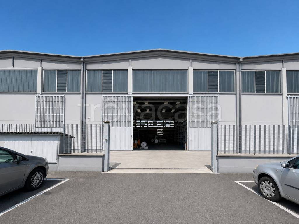 locale commerciale in affitto a Castel San Giovanni