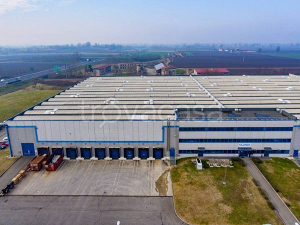 locale commerciale in affitto a Castel San Giovanni