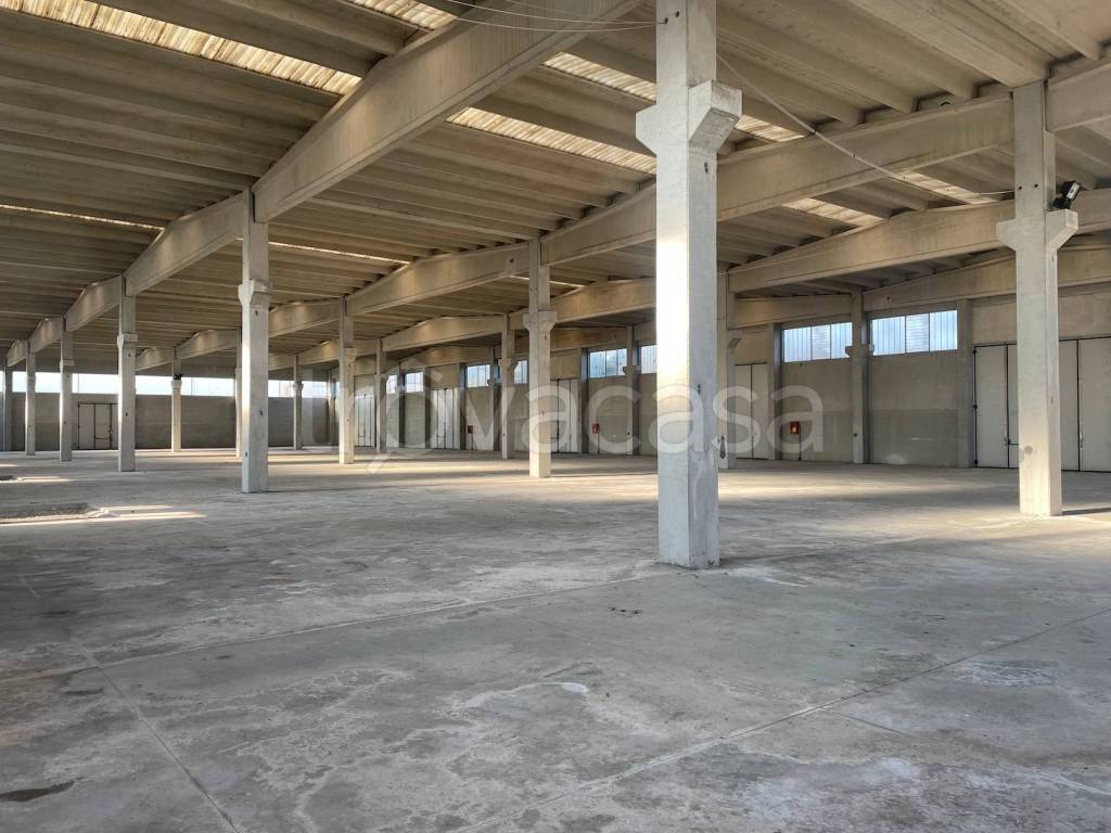 locale commerciale in affitto a Castel San Giovanni