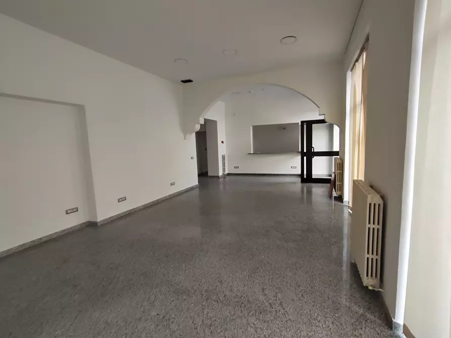 locale commerciale in affitto a Castel San Giovanni