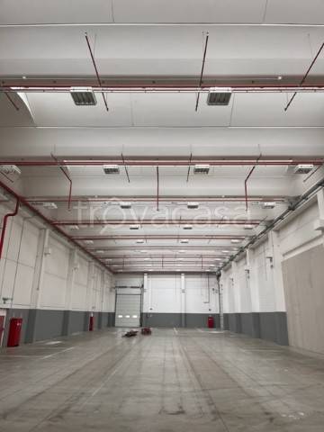 locale commerciale in affitto a Castel San Giovanni