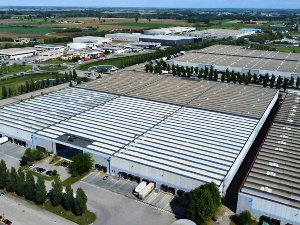 locale commerciale in affitto a Castel San Giovanni
