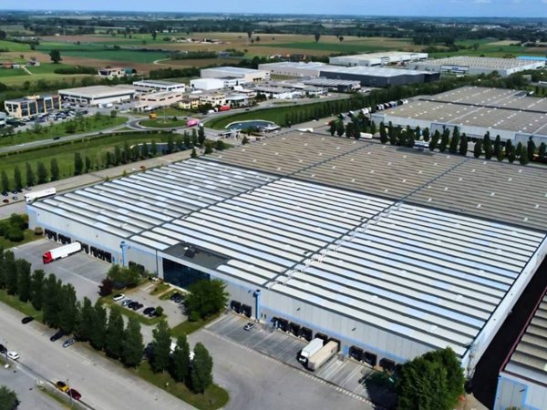 locale commerciale in affitto a Castel San Giovanni