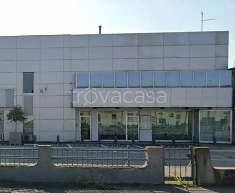 negozio in affitto a Castelvetro Piacentino in zona Castelvetro