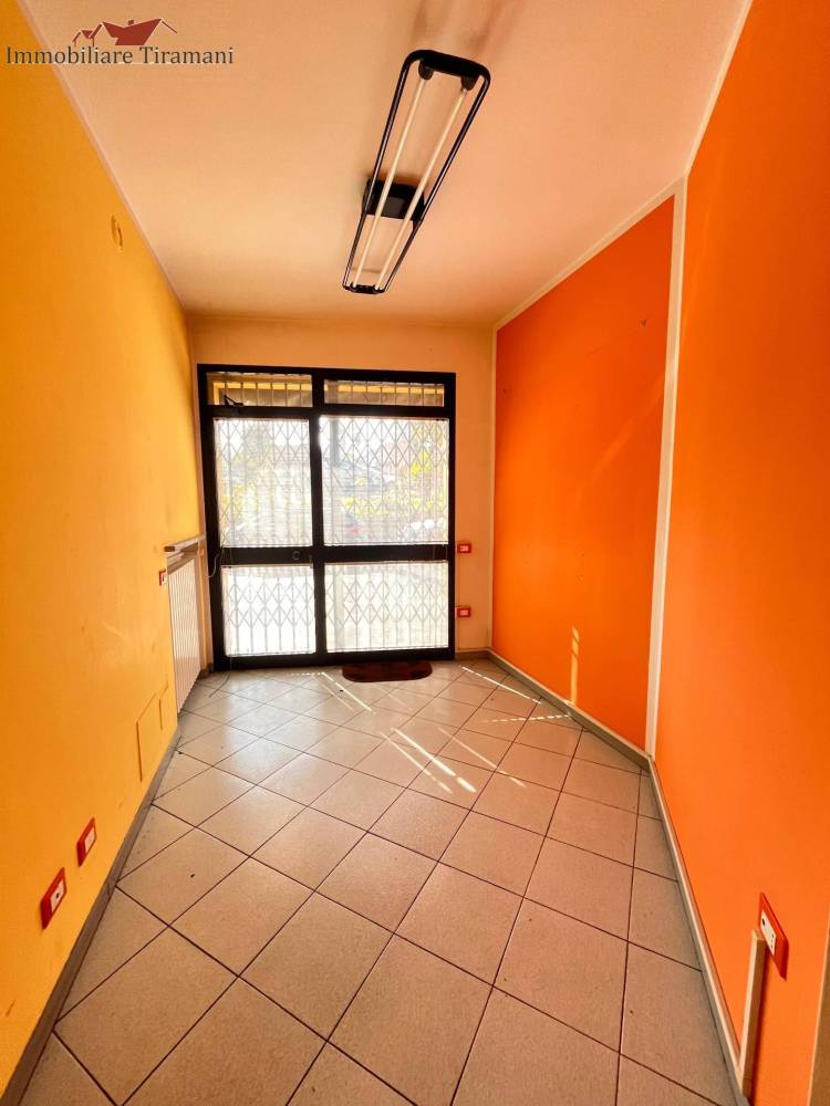 negozio in affitto a Fiorenzuola d'Arda
