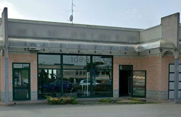 locale commerciale in affitto a Fiorenzuola d'Arda