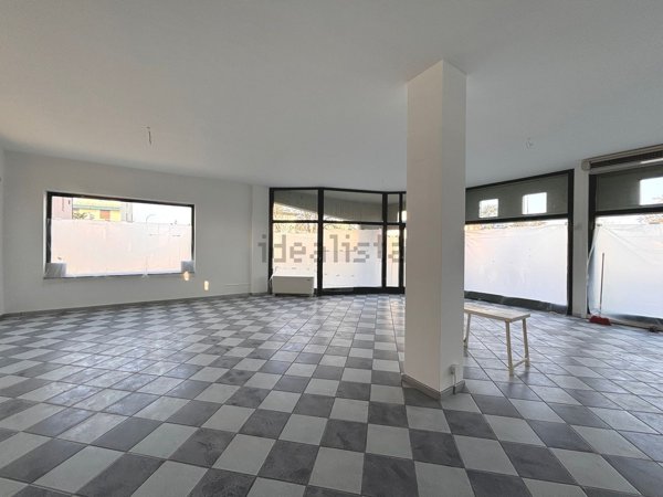 locale commerciale in affitto a Fiorenzuola d'Arda