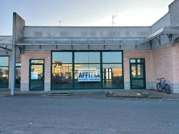 negozio in affitto a Fiorenzuola d'Arda