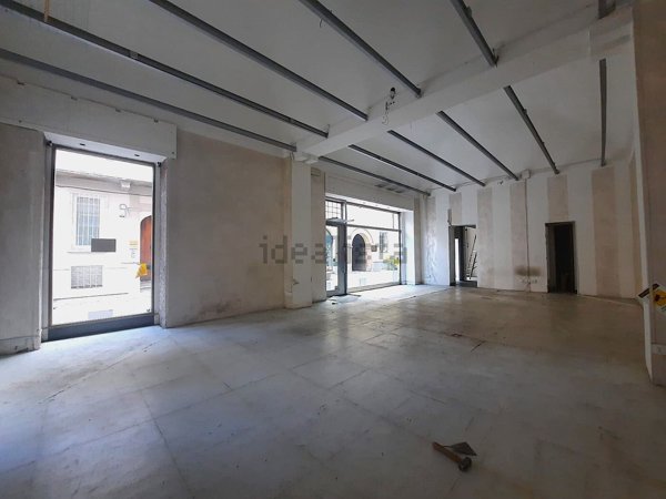 locale commerciale in affitto a Fiorenzuola d'Arda