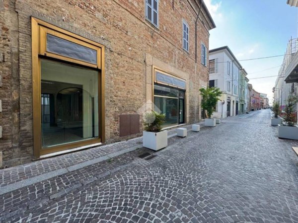 negozio in affitto a Fiorenzuola d'Arda