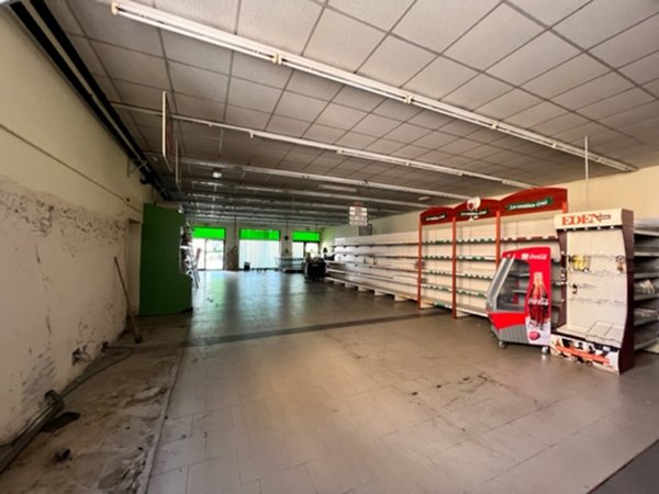 locale commerciale in affitto a Fiorenzuola d'Arda