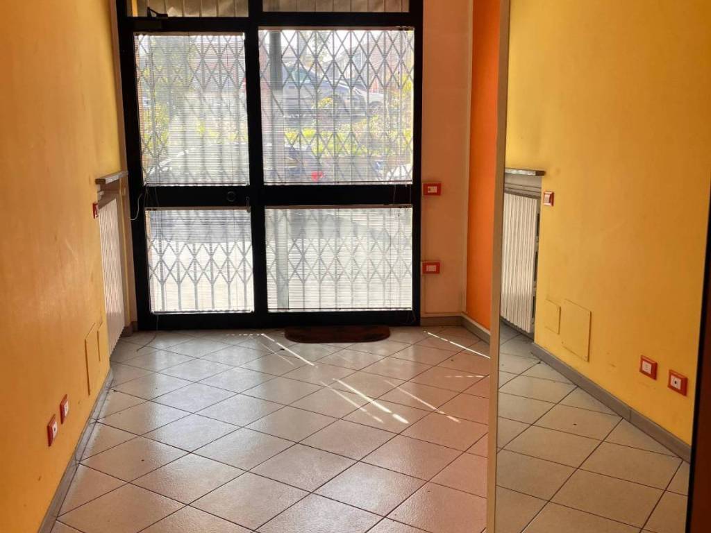negozio in affitto a Fiorenzuola d'Arda