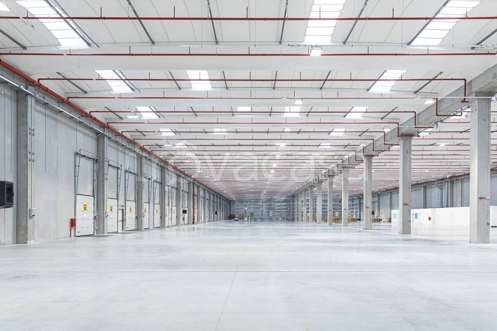 locale commerciale in affitto a Fiorenzuola d'Arda in zona San Protaso