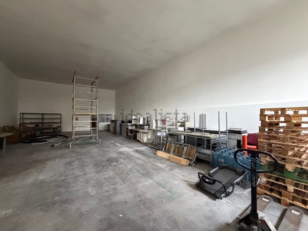 locale commerciale in affitto a Fiorenzuola d'Arda
