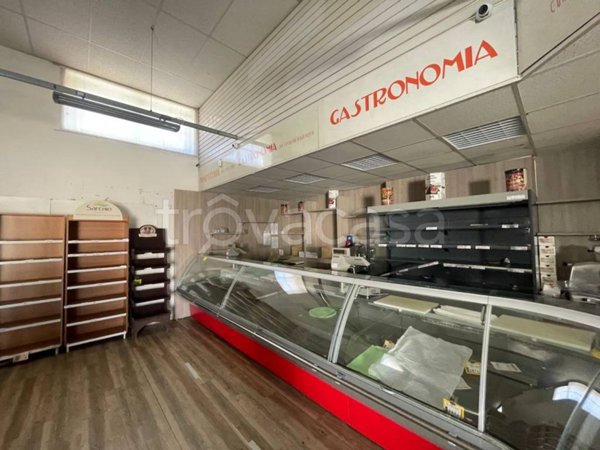 negozio in affitto a Gragnano Trebbiense