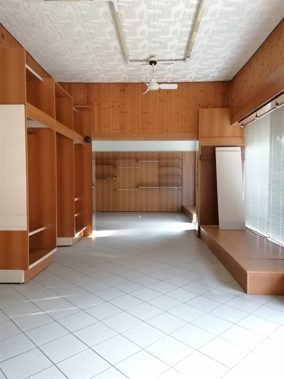 locale commerciale in affitto a Monticelli d'Ongina