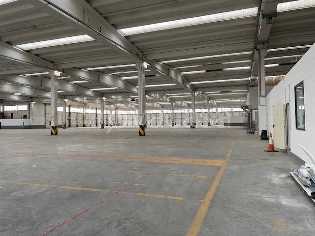 locale commerciale in affitto a Piacenza in zona Caorsana