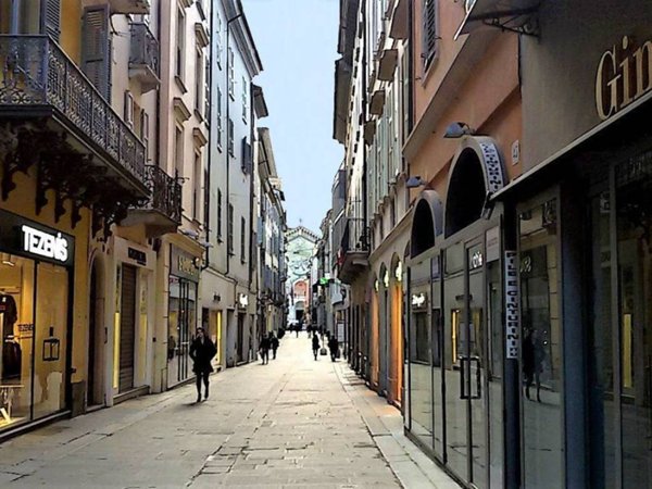 negozio in affitto a Piacenza