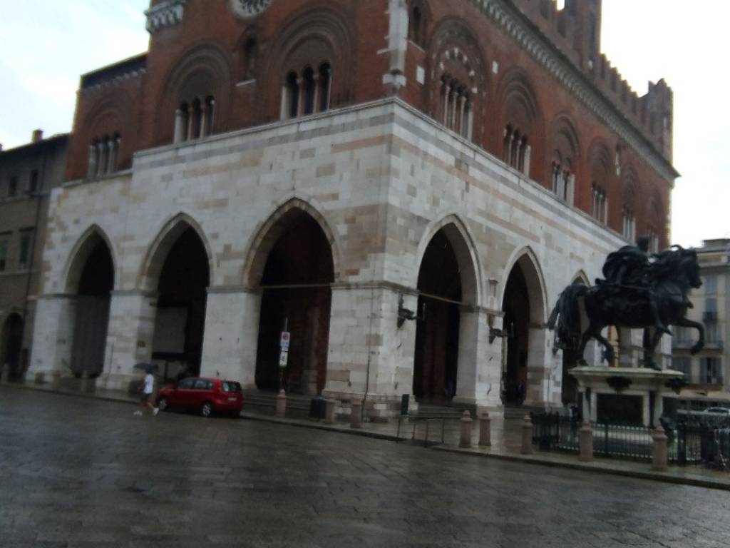 negozio in affitto a Piacenza in zona Centro Storico