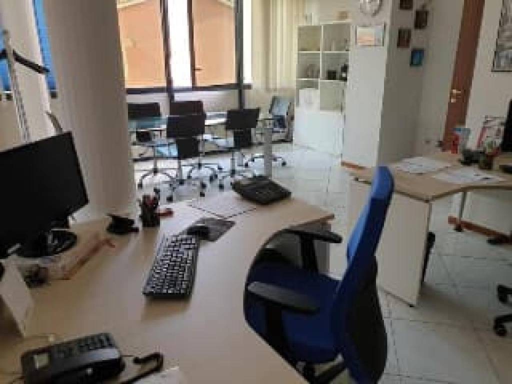 ufficio in affitto a Piacenza in zona Borgotrebbia
