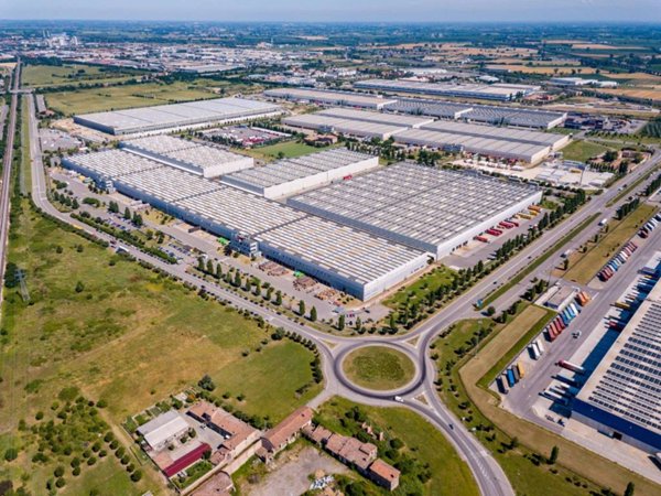 locale commerciale in affitto a Piacenza in zona I Vaccari