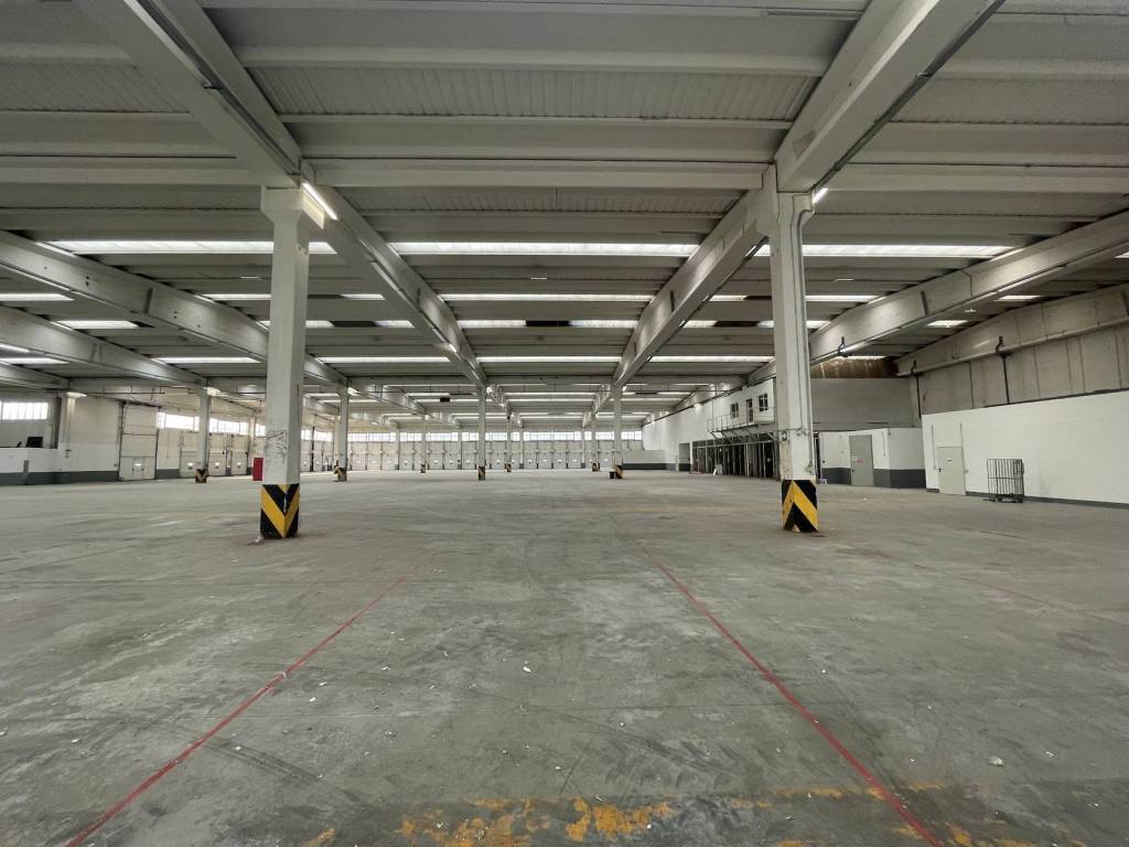 locale commerciale in affitto a Piacenza in zona Le Mose