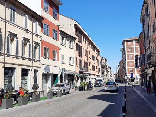 negozio in affitto a Piacenza