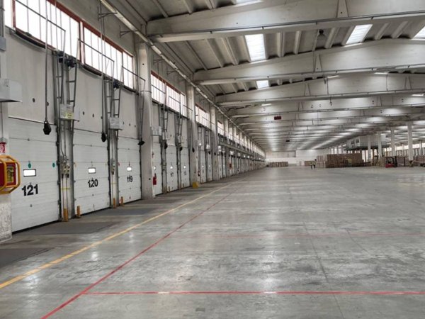 locale commerciale in affitto a Piacenza in zona Caorsana