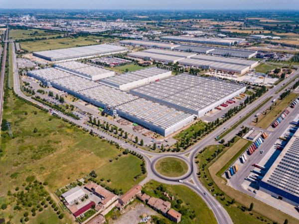 locale commerciale in affitto a Piacenza in zona Montale
