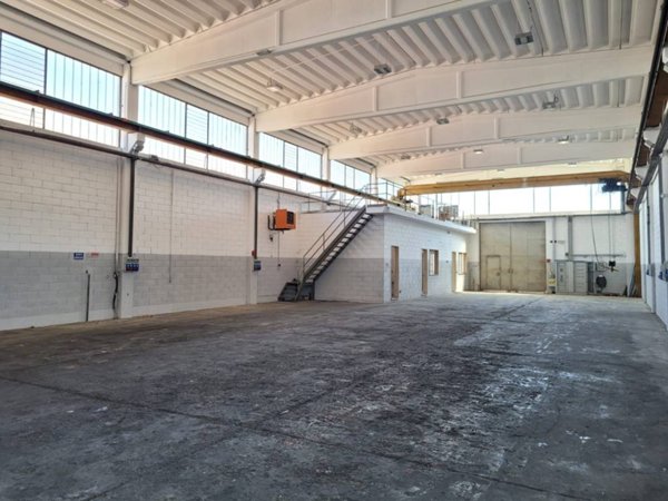 locale commerciale in affitto a Piacenza in zona Caorsana