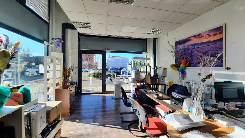 negozio in affitto a Piacenza in zona I Vaccari