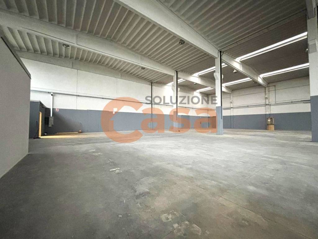 locale commerciale in affitto a Piacenza in zona Caorsana