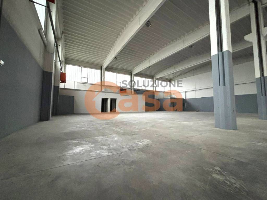 locale commerciale in affitto a Piacenza in zona Caorsana