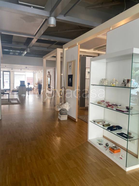negozio in affitto a Piacenza