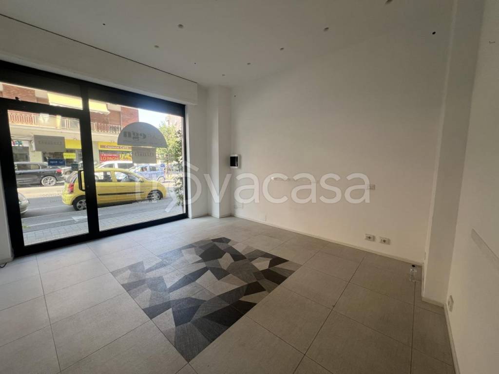 negozio in affitto a Piacenza in zona Barriera Genova