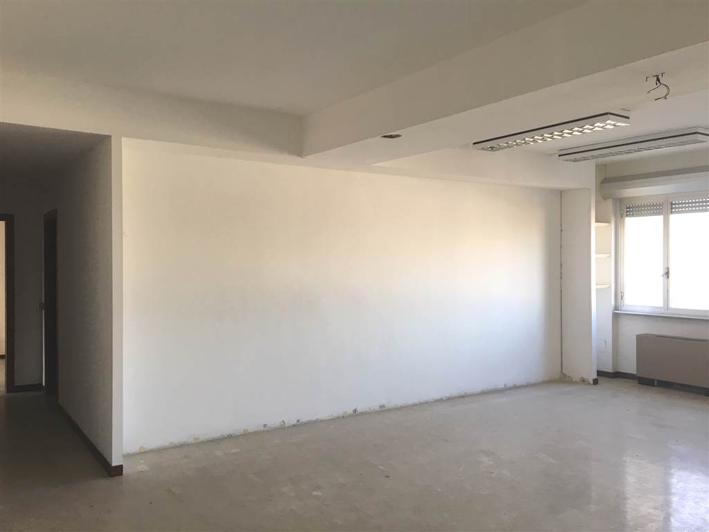 ufficio in affitto a Piacenza in zona Farnesiana